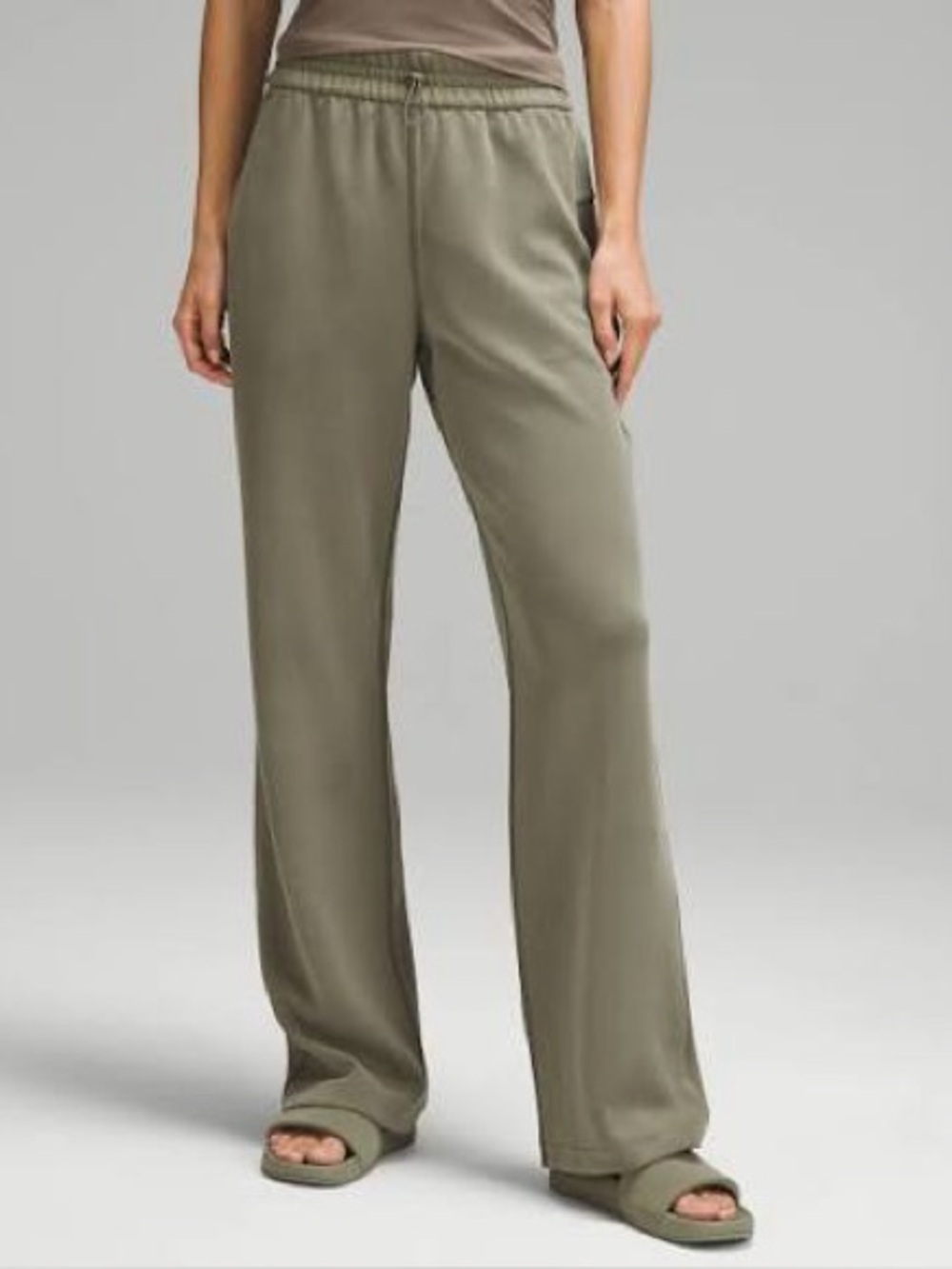 NWT Lululemon Softstreme High Rise Jogger Sweatpants Fog Green